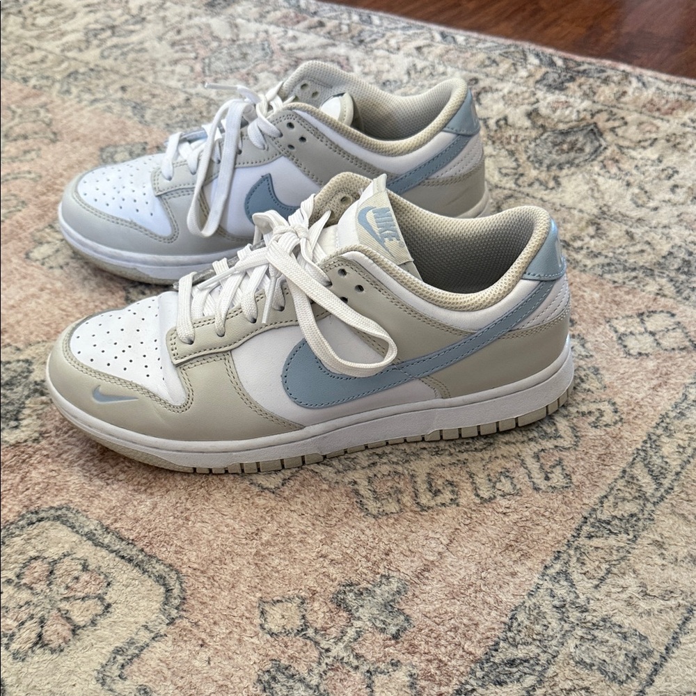 Nike Dunks - Picture 2 of 4